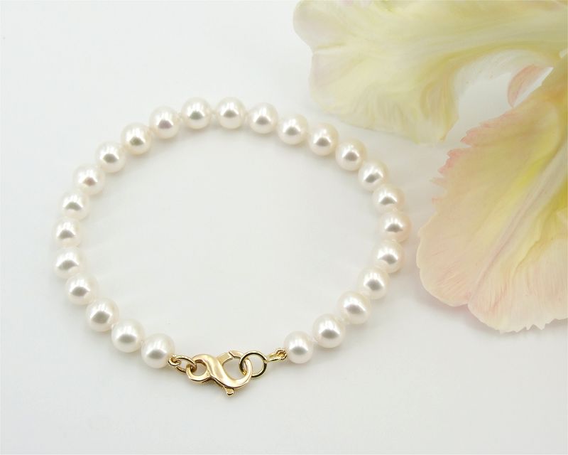 White Pearl Bracelets at SelecTraders