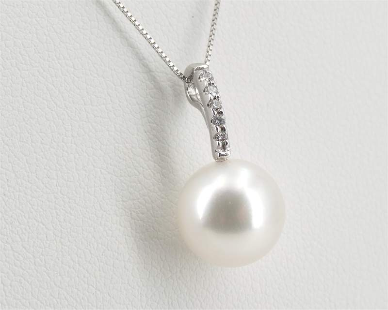 White South Sea Pearl Pendant at Selectraders
