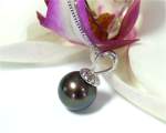 Gold Pendant with<br>Tahitian Pearl<br>8.0 - 9.0 mm