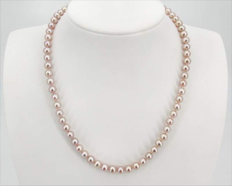 Lavender pearl necklace at SelecTraders