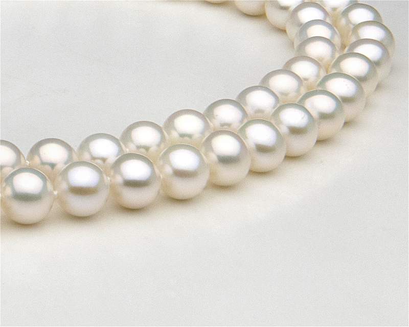 Double strand pearl necklace at SelecTraders