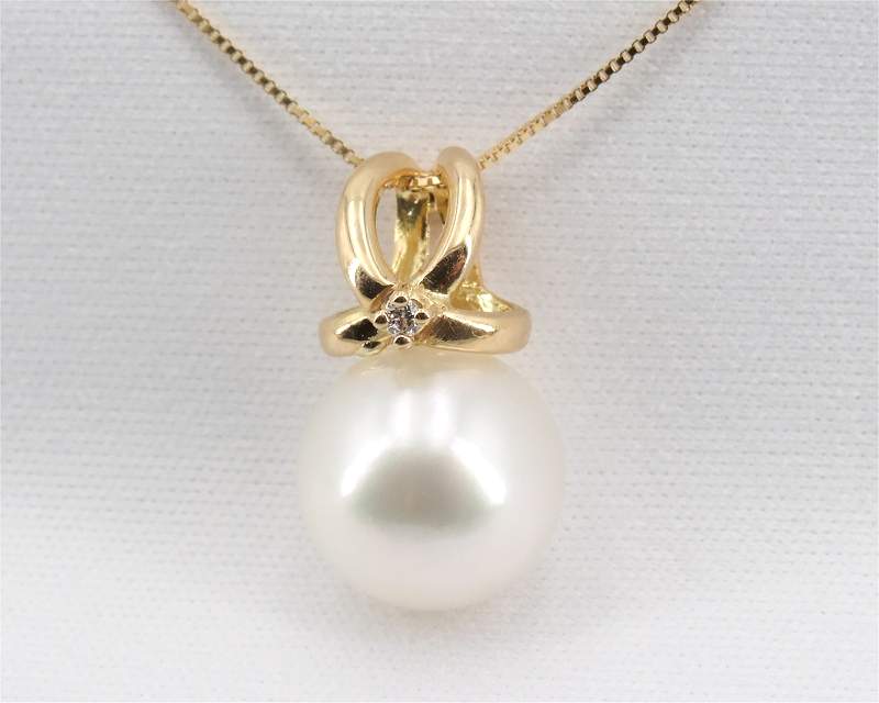 Pendant with White South Sea Pearl